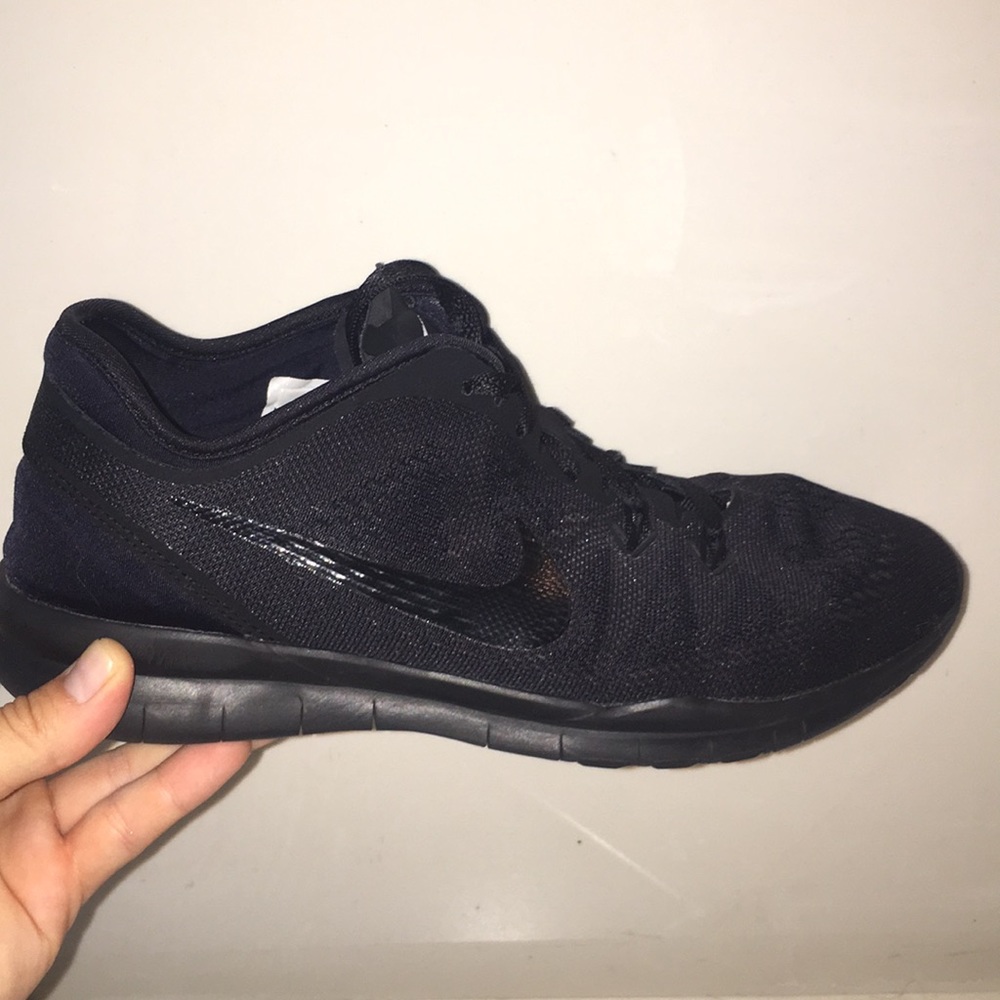 Black Nike Tennis Shoes